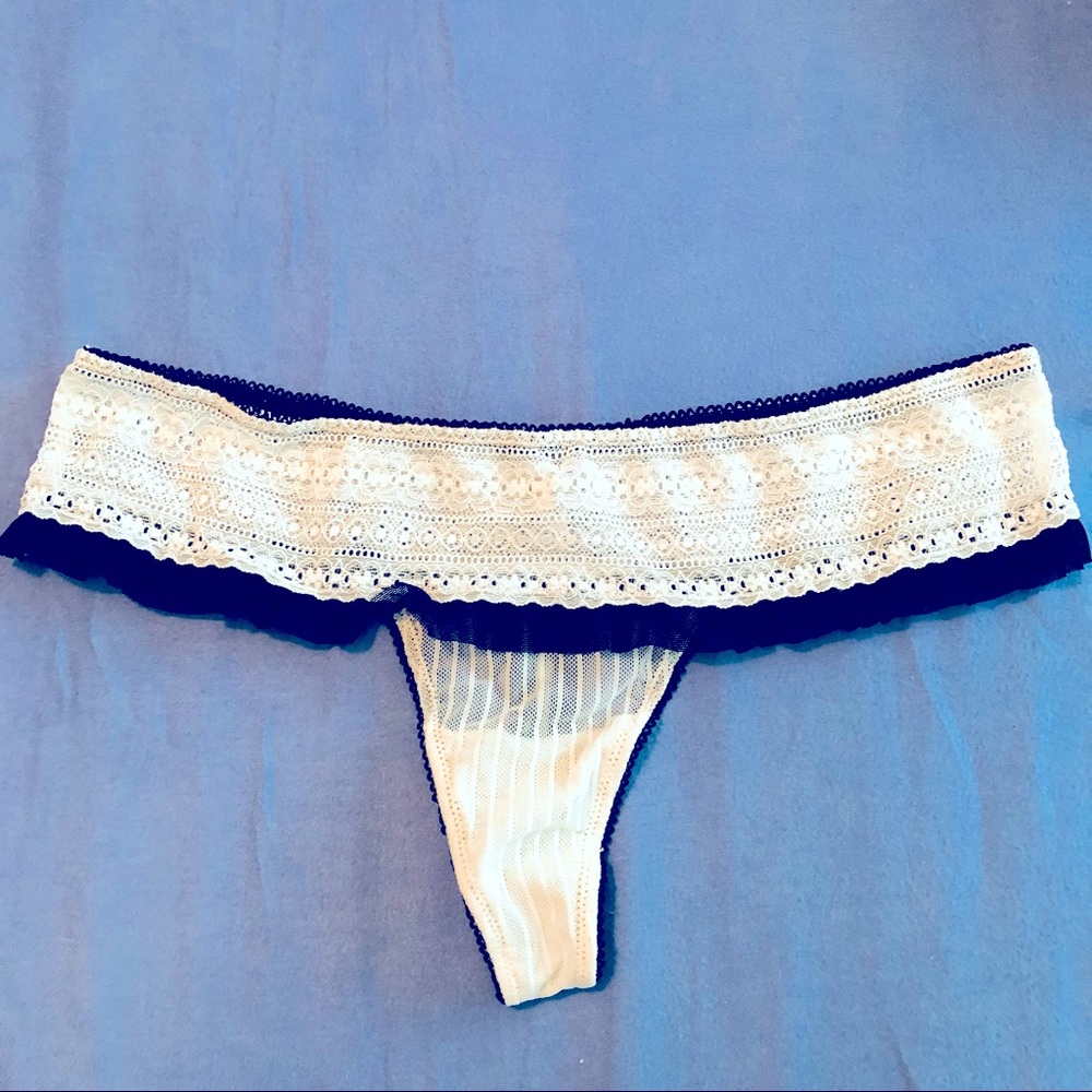 Jacob Black/White Lace Thong Size Medium